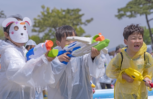 지난해 어린이날 행사중 물총놀이를 하는 모습