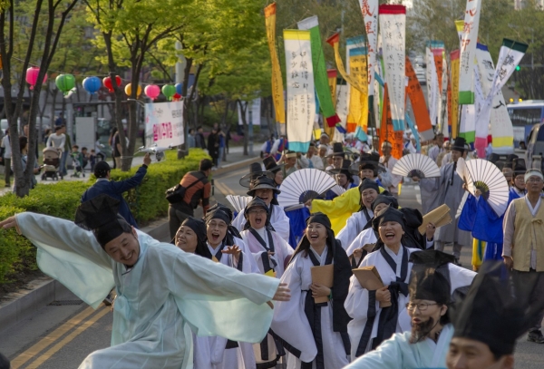 동춘단문화제 기간인 지난 20일 행사의 대미를 장식한 문정공시호봉송행렬 모습