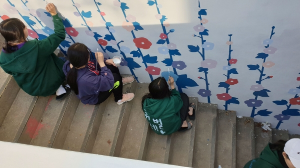 건양대 시각디자인학과, 아동보육시설 계룡학사에 벽화봉사