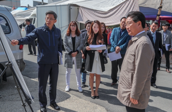 '현장소통의 날' 신평시장 현장 모습