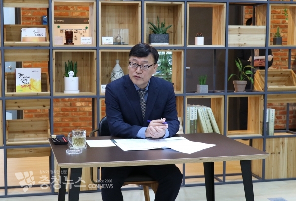 이정구 자치행정국장은 23일 도청 기자실에서 간담회를 열고 조직관리 제도개선 방안을 발표했다.