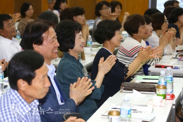 미래사회를 선도하는 민주시민교육 기틀을 잡다