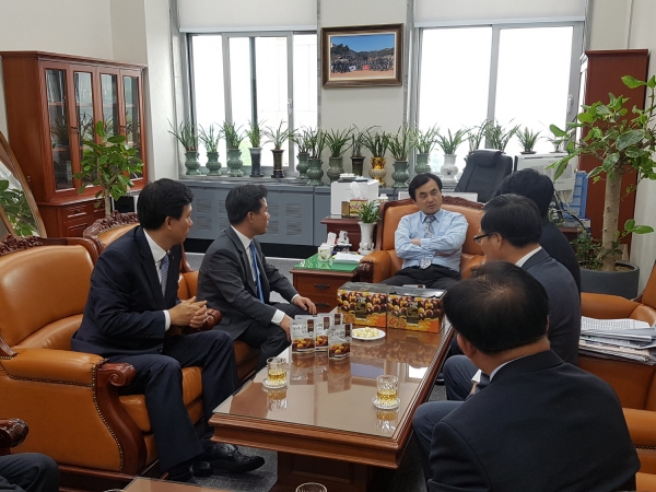 박정현 군수 안규백 국방위원장 접견 장면