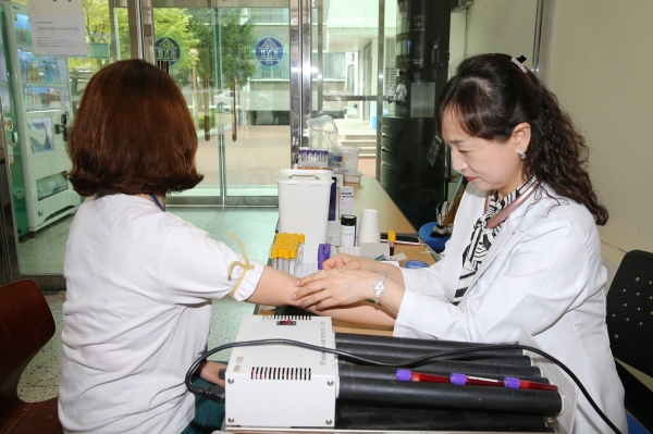 1학년과 3년 대학생들을 대상, 학생건강검진 무료 실시