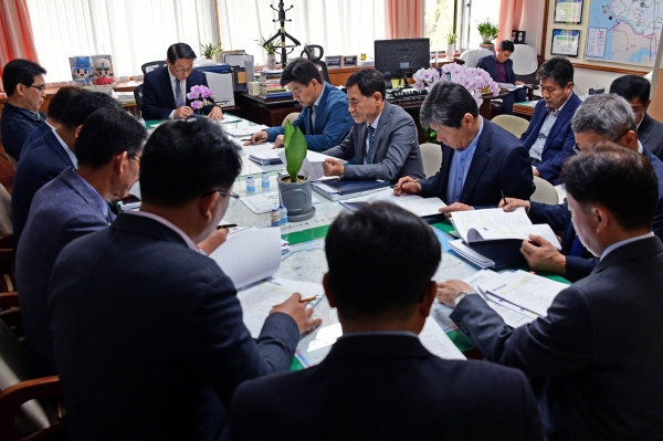 이용록 부군수는 24일 부군수실에서 2020년 정부예산확보 추진상황 보고회를 직접 주재