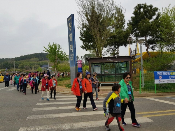 서천군 메가시티투어에 대규모 관광객 모여