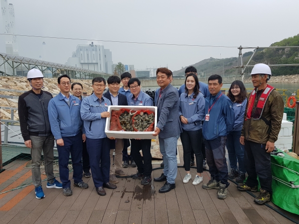 당진화력, 온배수 양식 전복 어촌계에 전달