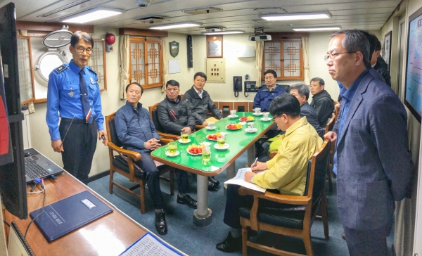 해상 치안현장 점검 (상황실 브리핑).