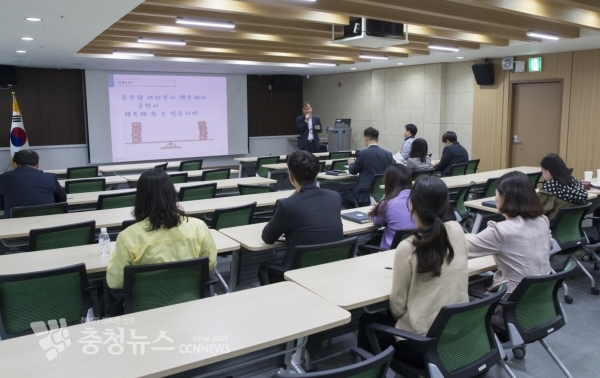 연수에 참여 중인 민원업무 담당자들