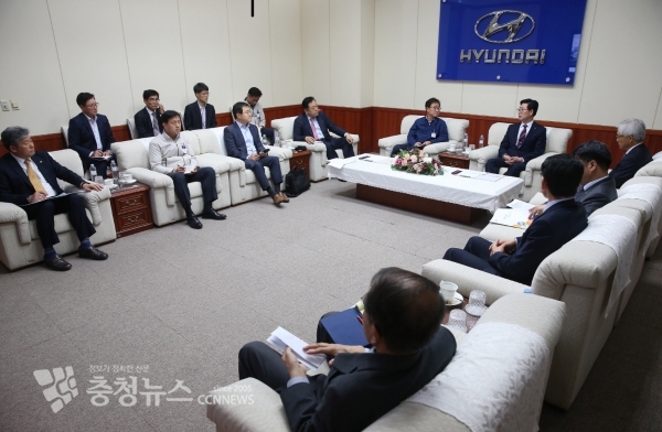 현대차 아산공장에 방문한 양승조 지사