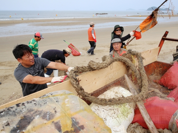 해수욕장 환경 정화