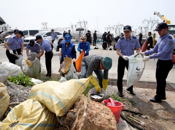 신진도항 해양 환경정화.