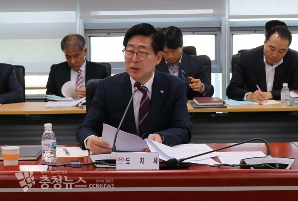 양승조 지사가 30일 도청 중회의실에서 열린  2019년도 2차 사업소장회의를 통해 '서울사무소 조직명칭 격상' 건의를 받아들였다.