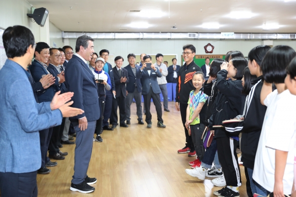 충남도민체전 참가 선수단 훈련 격려 장면