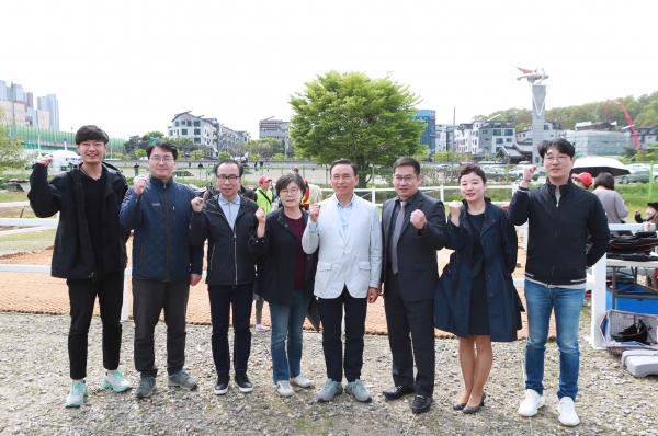 도심공원 승마체험 행사 구본영 시장 방문