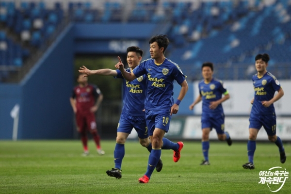 아산무궁화 고무열 선수