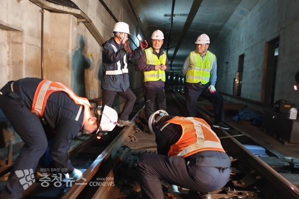 김인술 기술이사 선로전화기 교체작업 현장 점검