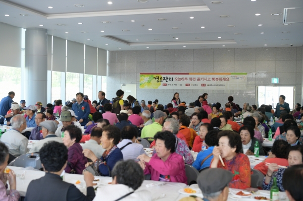 공주 어버이날 기념식 (경로잔치 식사)