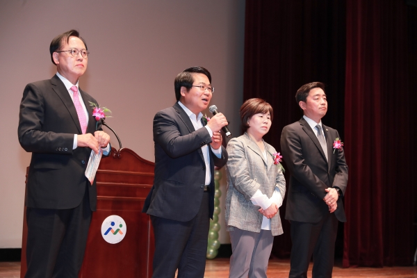어버이날 행사에서 오세현 아산시장 인사말 (이명수 국회의원과 김영애 아산시의회 의장 참석)