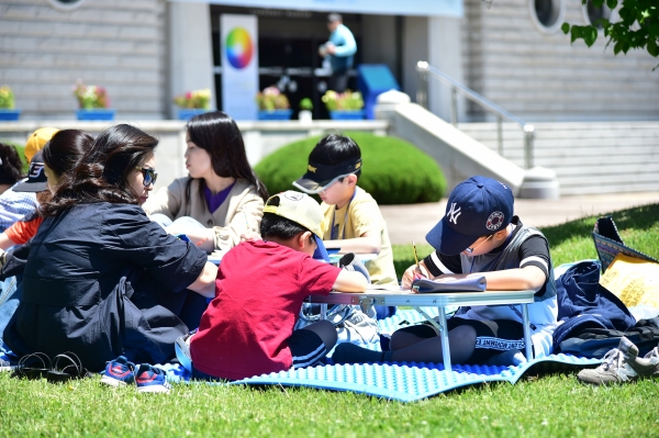 지난 제4회 글짓기대회 모습