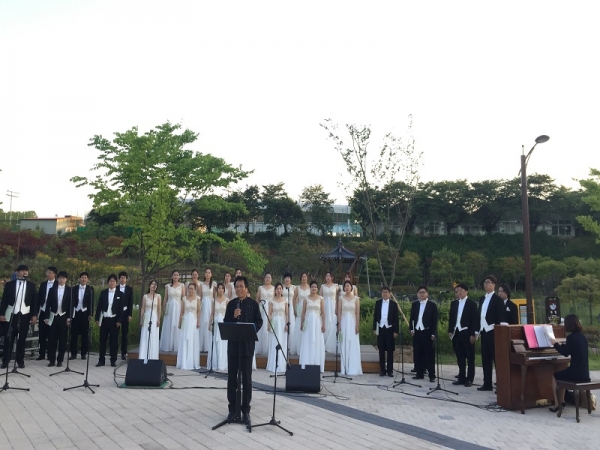 지난해 버스킹 모습