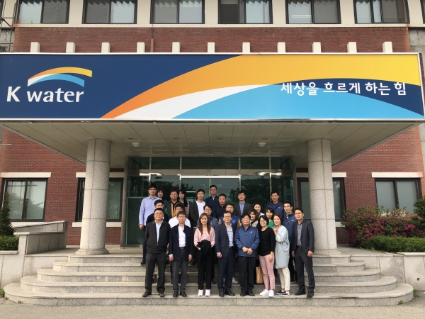 수도사업소 천안권지사 통합상황실 견학 및 기념사진