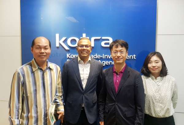 서산시 관계자들이 서산 마리나리조트 프로젝트 추진에 따른 현지 투자 유치 활동을 전개한 후 기념촬영