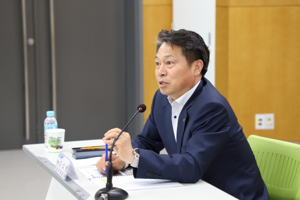 조소행 본부장이 충남농협 농가소득증대 추진협의회 위원인 전순구 만인산농협조합장 등과 함께 농가소득 5천만 원 달성 다짐