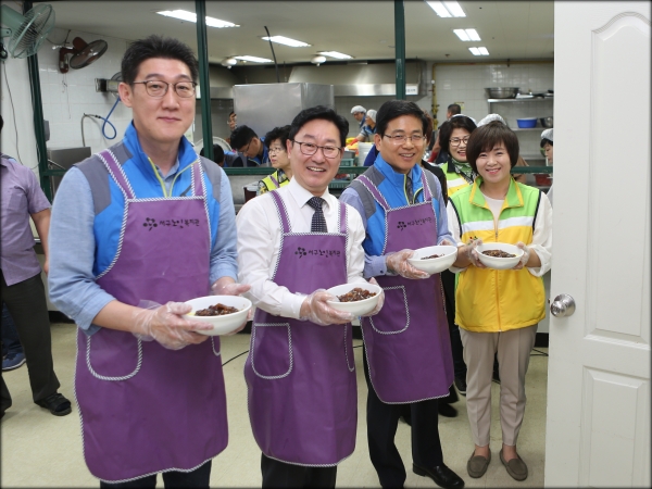 노사합동 무료급식 봉사활동(박범계의원 참여).