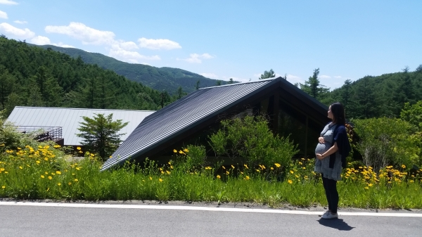 임신부가 강원 횡성군 둔내면 국립횡성숲체원에서 숲태교 프로그램 체험
