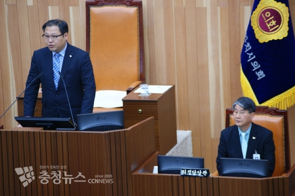 좌로부터 안찬영 세종시의회 부의장, 선정호 의정담당관