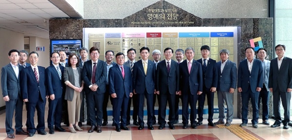 명예의 전달 제막식후 기념촬영