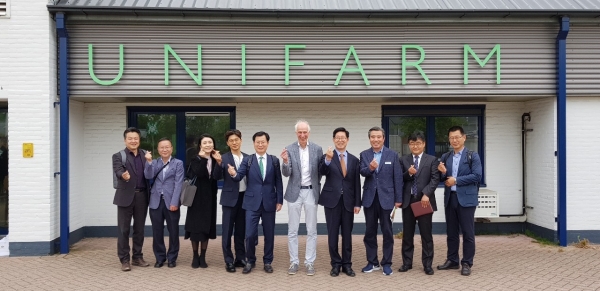 네덜란드 유니팜 방문 장면