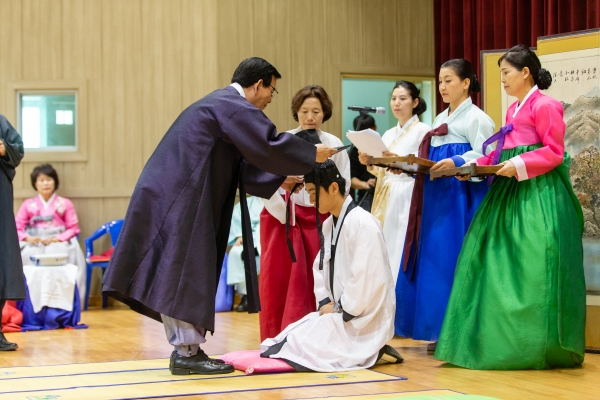 청양문화원 전통성년례식 진행 모습