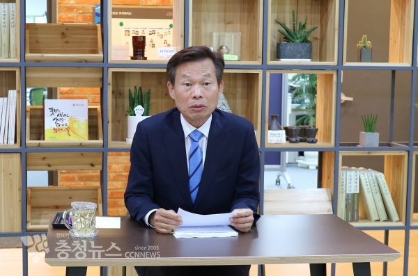 나소열 부지사는 21일 도청 기자실에서 열린 간담회를 통해 “중앙 정부의 화학물질 관리감독과 대응 권한을 지자체에 이양해야 한다”고 말했다.