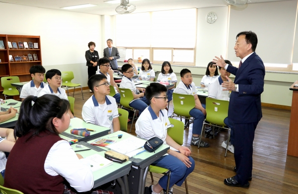 설동호교육감 일일통일 교사 활동 모습