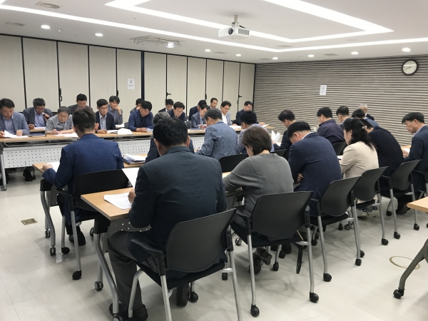 22일 시청 중회의실에서 유병훈 부시장 주재로 열린 재정 신속       집행을 위한 추진대책 보고회 개최모습