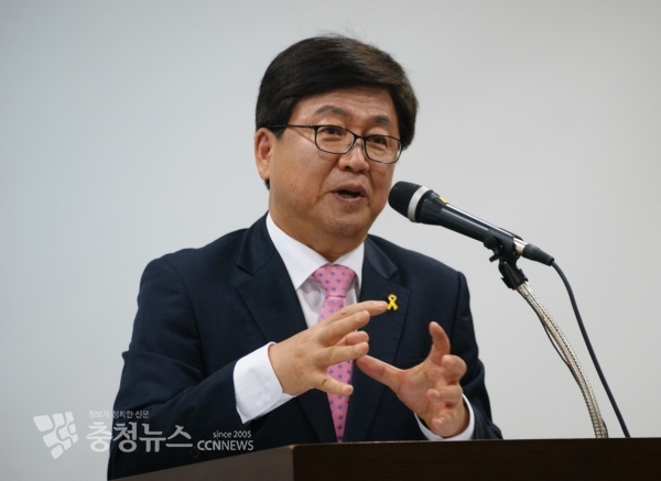 브리핑하는 최교진 세종시교육감 / 충청뉴스 최형순 기자