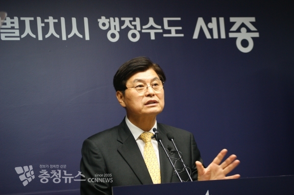 답변하는 이춘희 세종시장 / 충청뉴스 최형순 기자