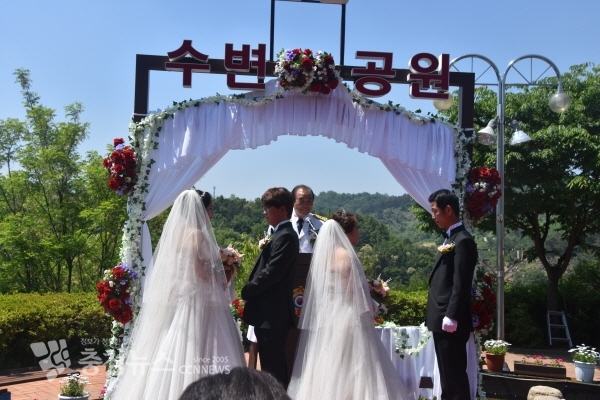 지난 23일 금산 인삼랜드 휴게소에서 열린 다문화가정 결혼식 모습 / 조홍기 기자