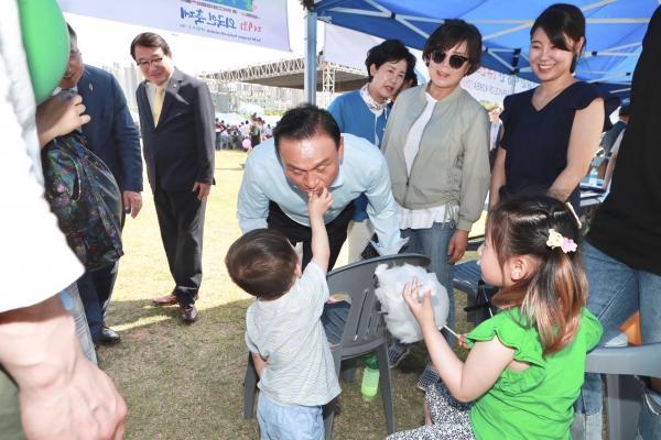 제9회 외국인축제가 지난 26일 천안시 신부동 소재 도솔광장에서 진행 모습