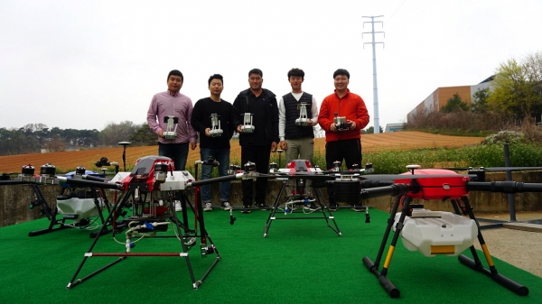 해나루방제단(사진 왼쪽부터 박덕영 현4-H 회장, 장영길, 박재남 해나루방제단 대표, 최성원, 박상욱).