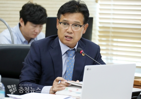 세종시의회 산건위 김원식 의원 행정사무감사 / 충청뉴스 최형순 기자