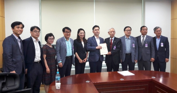 공공유치기관위원회 국회방문 모습