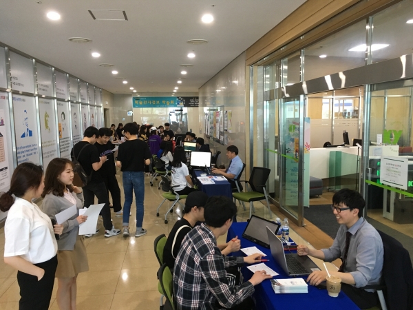 학술전자정보 박람회 현장 모습.