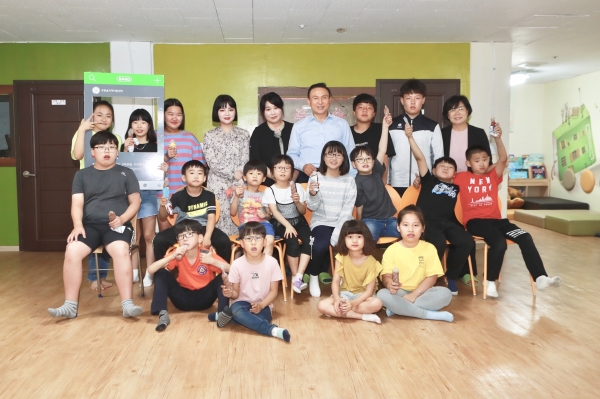 29일 구본영 시장이 지역아동센터 푸른솔을 방문해 아이들과 소통하며 발로 뛰는 현장행정 모습