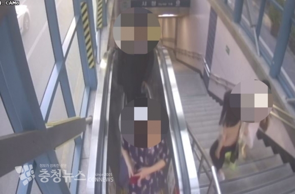 5월 31일 대전도시철도 역직원들이 CCTV로 확인한 몰카 촬영 용의자를 현장에서 붙잡아 경찰에 인계했다.