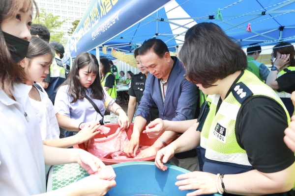 지난 1일 천안종합운동장 오륜문광장에서 구본영 시장을 비롯한 주요 내빈과 자원봉사 관계자 등 8,000여명이 참석한 가운데 성황리에 개최