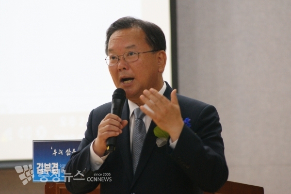 강연하는 김부겸 더불어민주당 의원 / 충청뉴스 최형순 기자