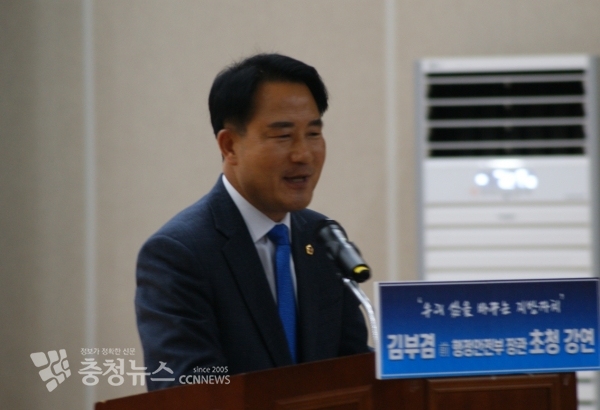 내빈을 소개하는 상병헌 세종시의회 의원